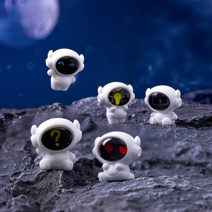 A213-Resin Cute Little Astronaut (Cube Game)